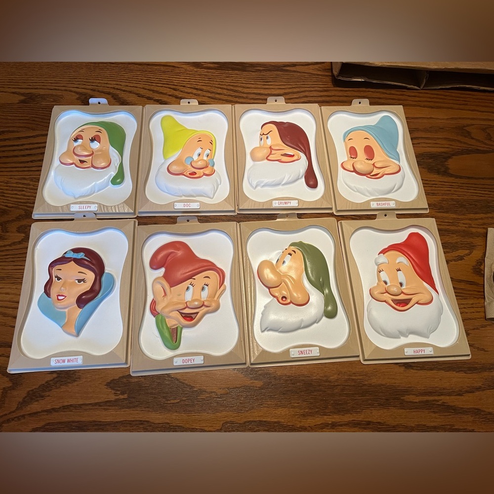 Vintage Rare Walt Disney Snow White and 7 Dwarfs Wall Plaques mint